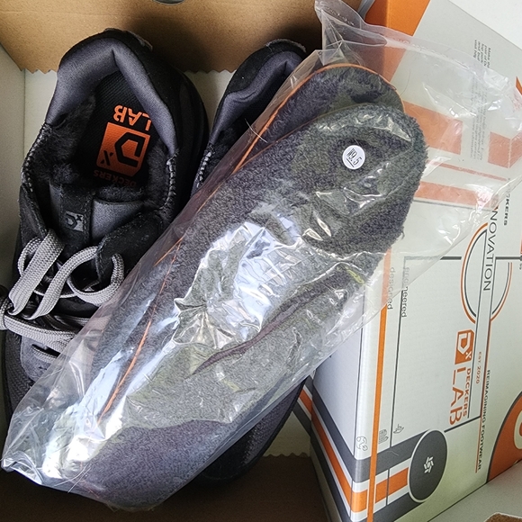 NWT: Deckers X Lab Ko-Z Sport Low Wedge, size Womens 9.5, Black/Grey - Picture 8 of 8